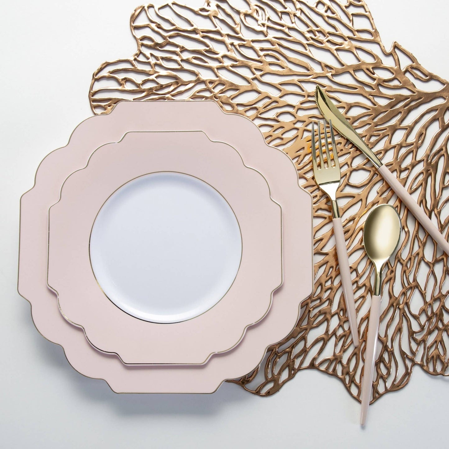 Scalloped Blush • Gold Plastic Plates | 10 Pack - SimplySoiree
