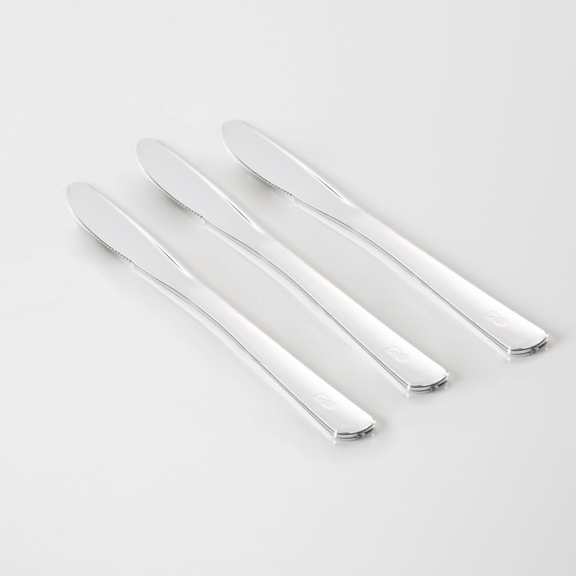 Classic Design Silver Plastic Knives | 20 Knives - SimplySoiree